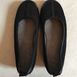 Aerosoles Black Flex sole Miniwedge Sz 8.5